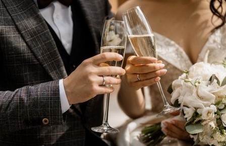 Ako pripraviť svadobný prípitok, na ktorý budú všetci spomínať