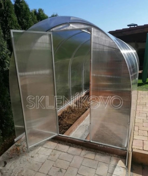 Mali by ste počas leta skleník zatieniť?