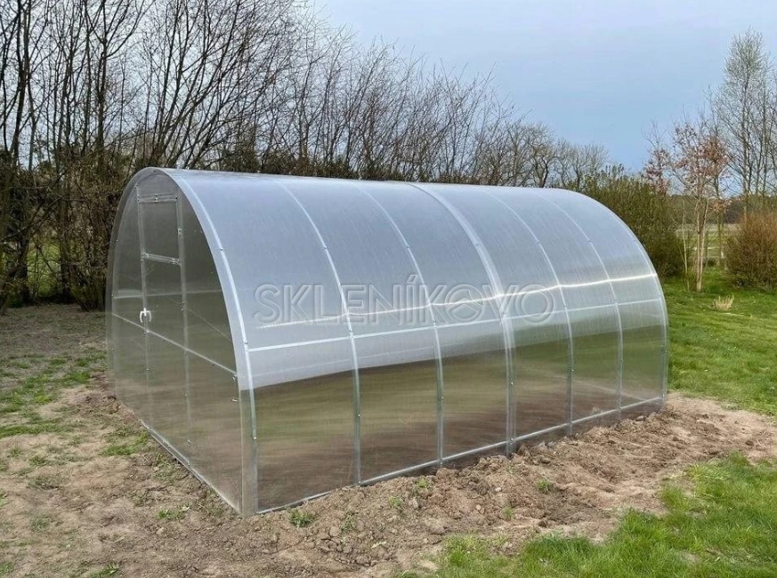 Jeseň — ideálny čas na stavbu skleníka