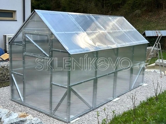 Ako hrubý polykarbonát na skleník?