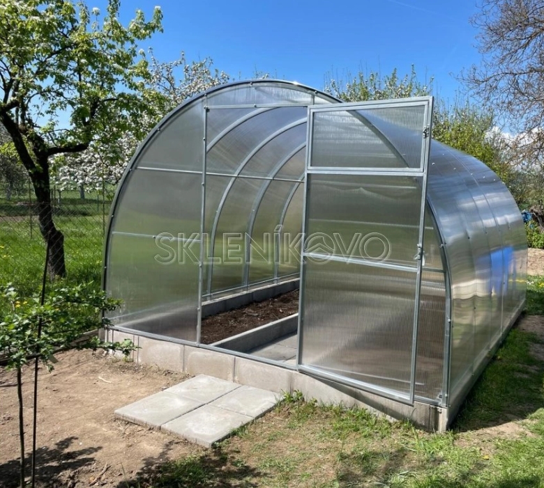 Namontovať na skleník z lexanu vetracie okná alebo nie?