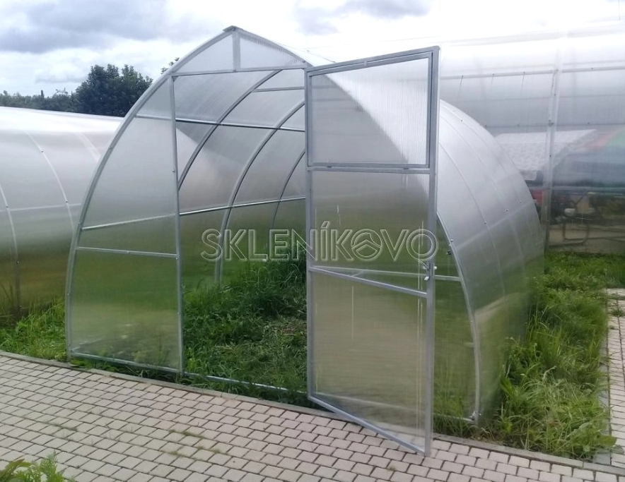 Polykarbonátový skleník KVAPKA 3,10 m zapôsobí nielen dizajnom