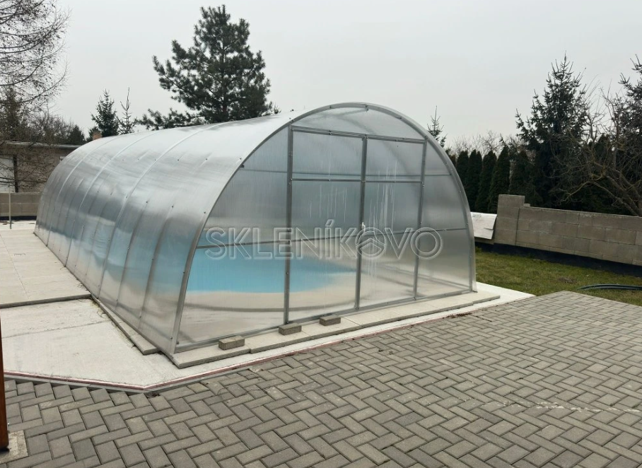Zastrešenie bazéna 4 x 12 m pre viac zábavy