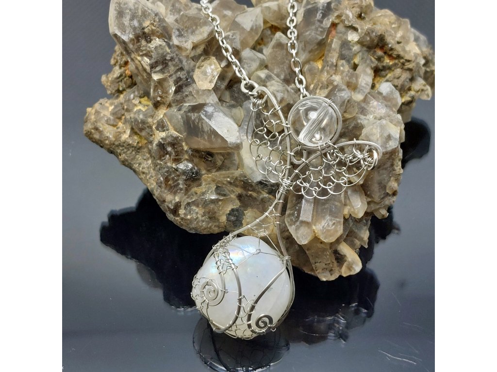 Anděl v měsíčním hávu