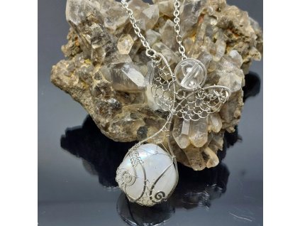 Anděl v měsíčním hávu