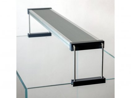 Akvarijní LED osvětlení TWINSTAR E-Line instalované na akváriu