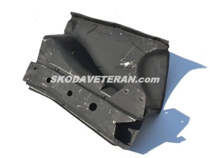 Část předního podběhu Favorit - levá