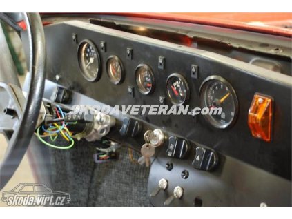 Přístrojová deska 130LR (Název Přístrojová deska 130LR s otvory)