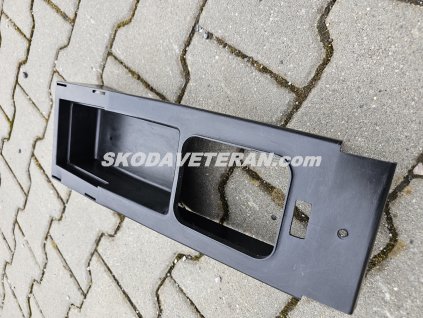 Stredový Panel Škoda 105-150-125 kryt tunelu přes řadičku