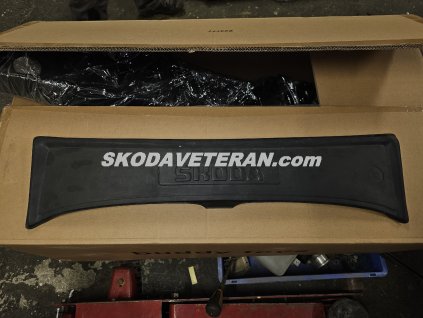 Sání na kapotu originál Škoda 120M pozdější model