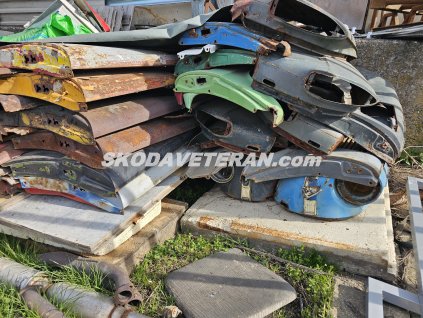 Blatníky a kapoty 110R - 1000MB  staré BAZAR - platí do smazání   4500-9000kč