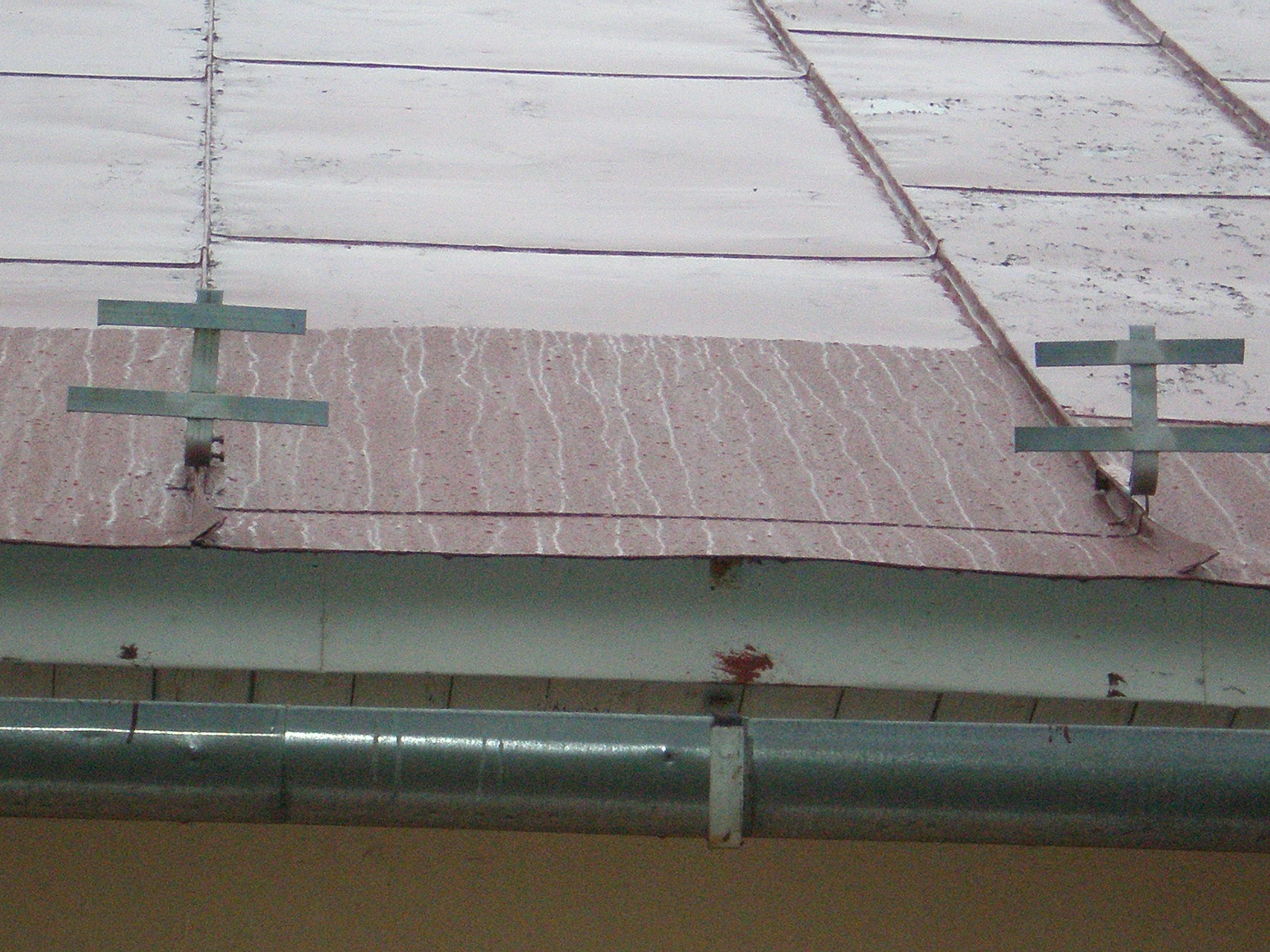 Porovnanie starého náteru a ROOF PAINT 60 Scala