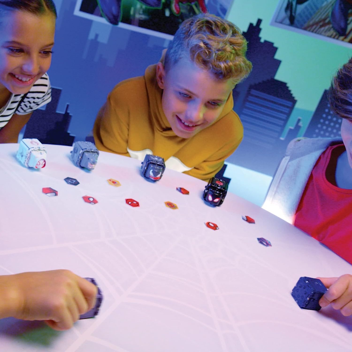 Battle Cubes - hra kámen, nůžky, papír se Spider-Manem a dalšími figurkami z Marvel světa