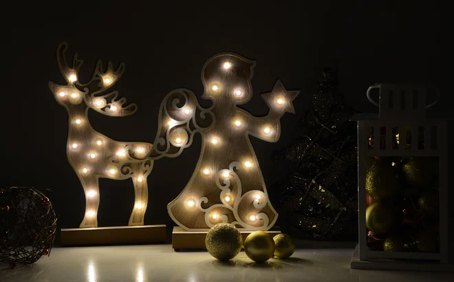 Svítící vánoční dekorace ze dřeva