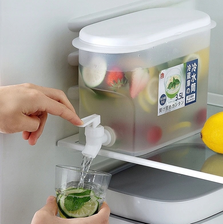 Nádoba na nápoje a pití. S napouštěcím kohoutkem - super ochrana před vosami a hmyzem!