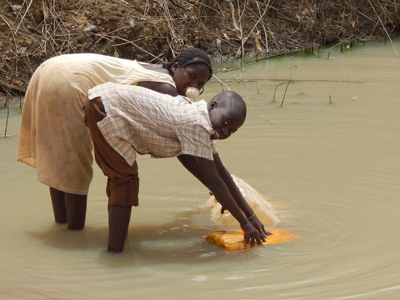 Water Canisters Make Access to Water Easier in Difficult Situations