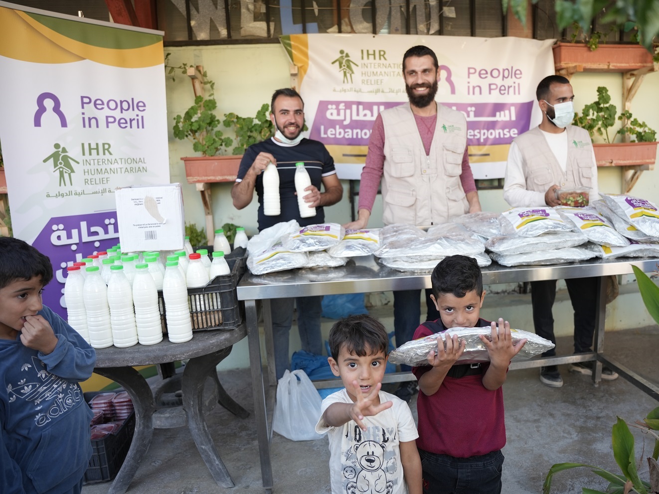 2,500 Hot Meals for Refugees in Lebanon