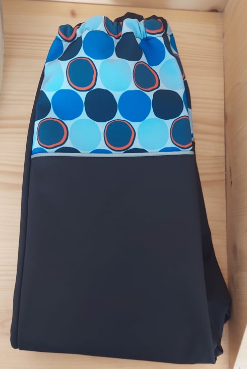Abeli Softshellové kalhoty s flísem černé, Modré bubliny na černé Velikost: 134