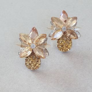 Handmade náušnice Genesa. Mini krásky vhodné na každodenní nošení 🧡👌 #stesti #pohoda #champagne #ceskarepublika #rucniprace