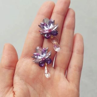 Představuji ti nové decentní MINI náušnice. Právě nyní můžeš zakoupit tyto krásky na eshopu pod názvem Surja 💜🤎💚🤍 #novinky...