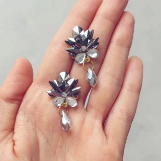 Handmade náušnice SURJA. Více barevných kombinacích na eshopu 🤘 #naušnice #nausnice #šperky #sperky #prozenu