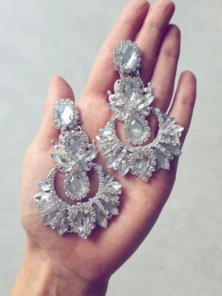 Maxi náušnice Daniels. Nemusíte se bát jsou opravdu lehoučké 👌🤘 už se těším až Vám je ukážu na sobě 🥰💖 #velkenausnice...