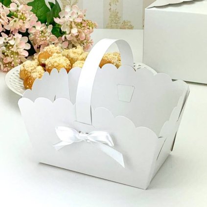 svatebni kosicek na cukrovi bily s bilou masli 13 x 9 x 9 5 cm