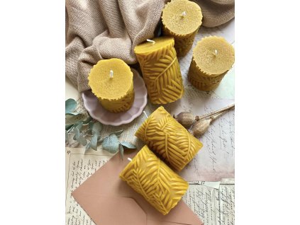 Valec s listami cena 7,50 eur výška 8,5cm priemer 5,5cm