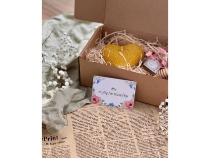 Krabička so srdcom a medíkom