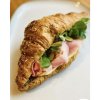 Obložený croissant