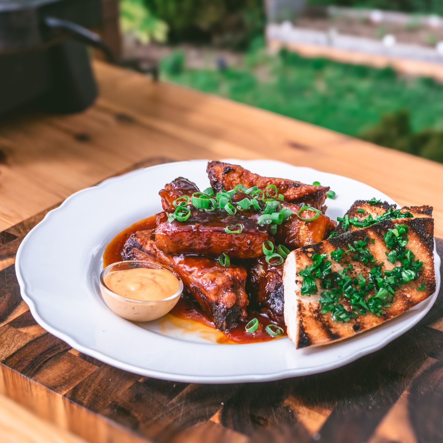 Masitá BBQ žebra v uzené meruňkové omáčce