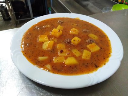 Gulášová polévka