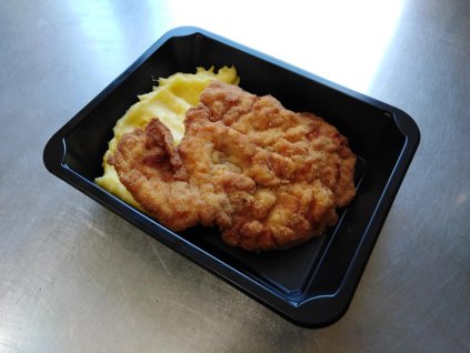 1 kuřecí řízek s kaší