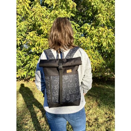 Kočičí siluety na černé Rolltop