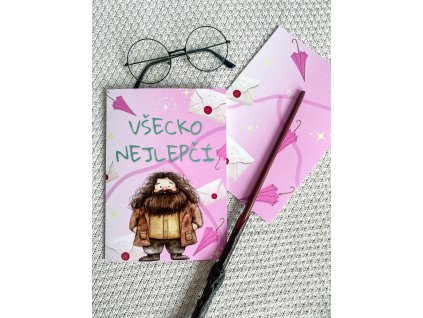 Blahopřání s ilustrací Hagridova dortu s nápisem Všecko nejlepší Harry inspirované Harry Potterem.