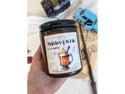 Sójová svíčka Máslový ležák s vůní medu, karamelu a hrušky, inspirovaná Harry Potterem, ručně vyráběná, skleněná dóza.