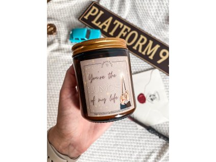 Sójová svíčka Lumos s vůní pomeranče a karamelu, inspirovaná kouzelným zaklínadlem z Harryho Pottera, ručně vyráběná, skleněná dóza.
