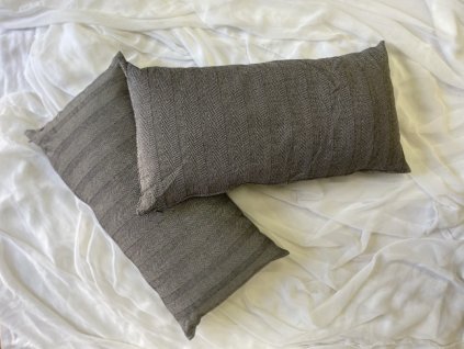 Polštář hnědý (50cm x 22cm)