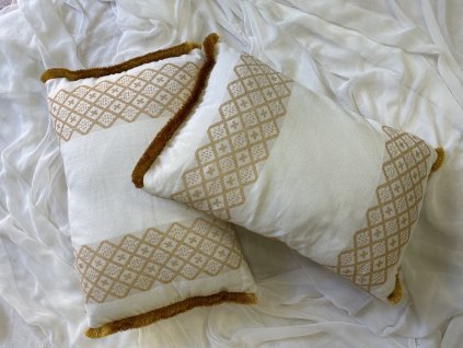 Polštář žlutý (45cm x 30cm)