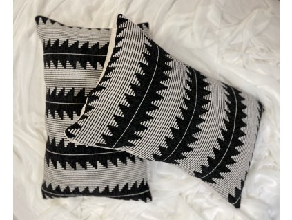 Polštář černý (55cm x 30cm)