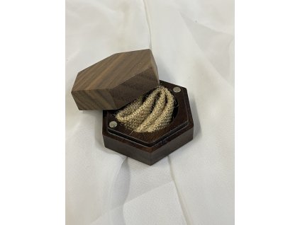 Krabička na prstýnky dřevěná hexagon