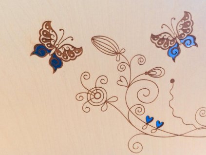 památka na svatbu v knize hostů s motýlky 