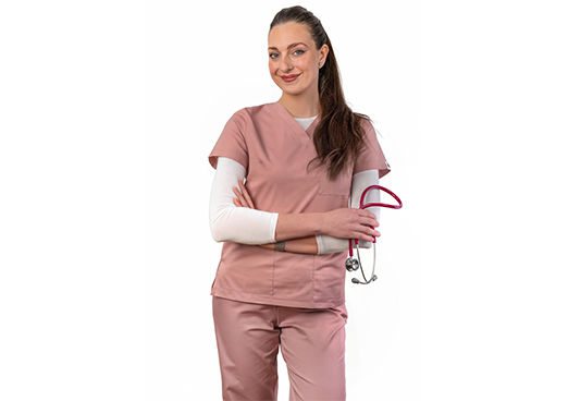 Styl a barevné trendy ve zdravotnických uniformách