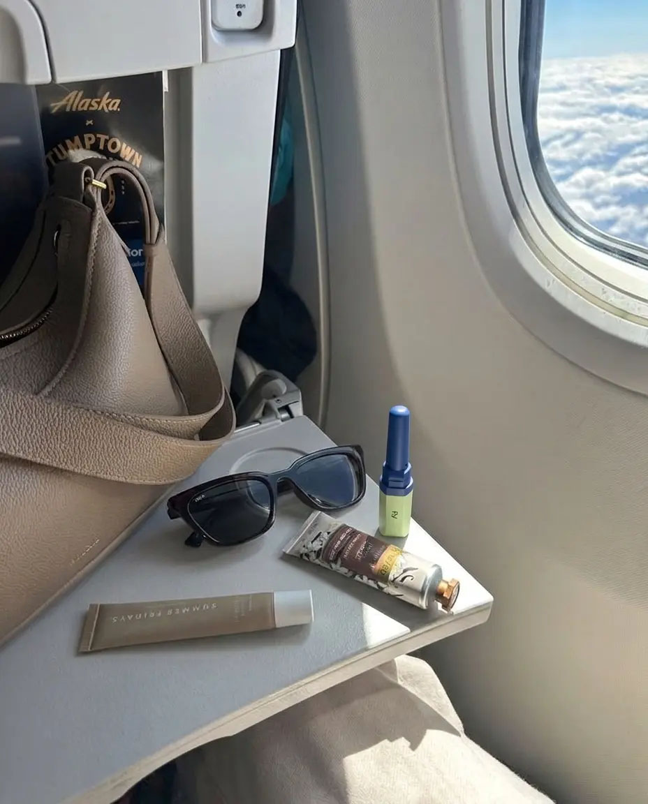 Inhalační tyčinka AOMU Fly během cestování letadlem