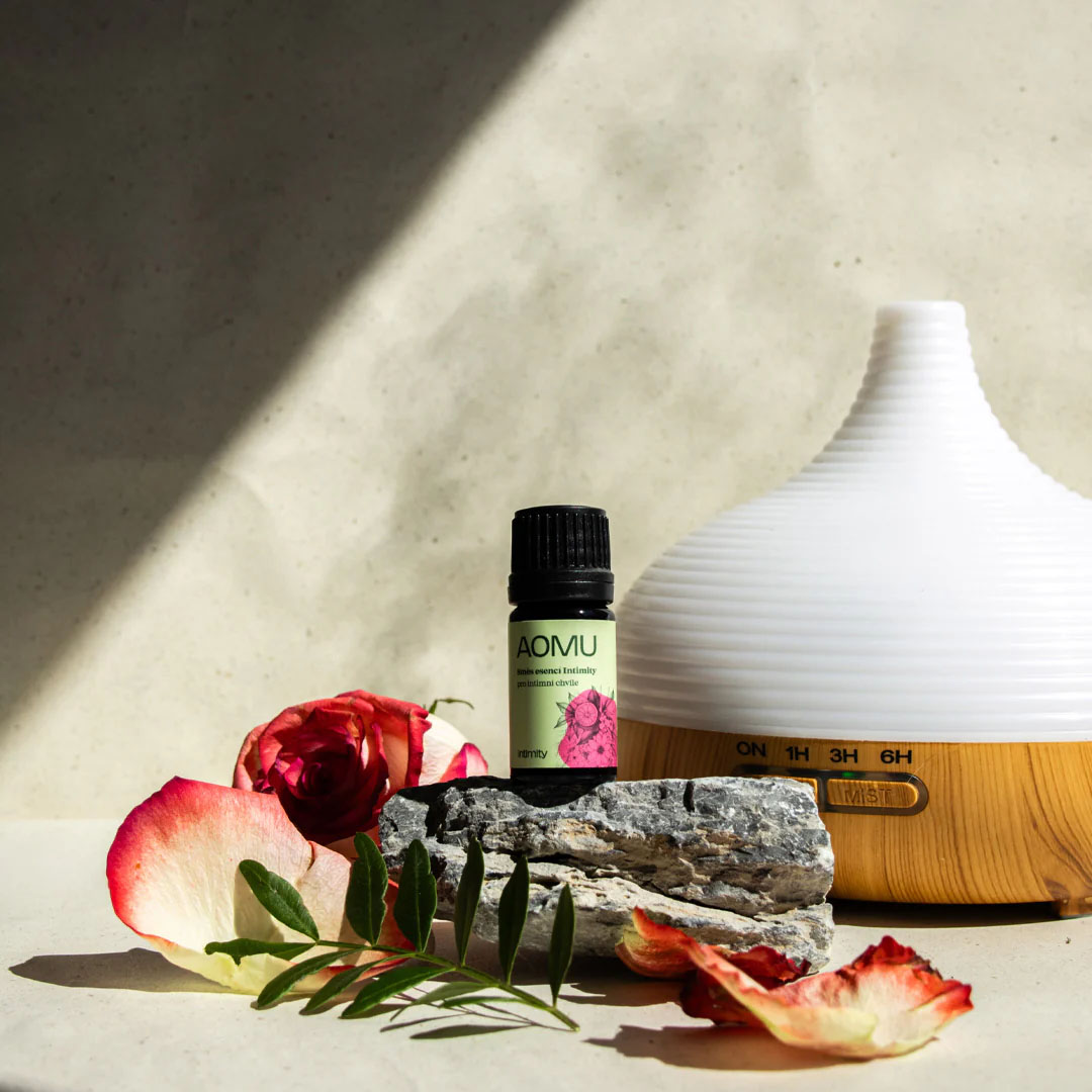 Směs esenciálních olejů AOMU Intimity u aroma difuzéru