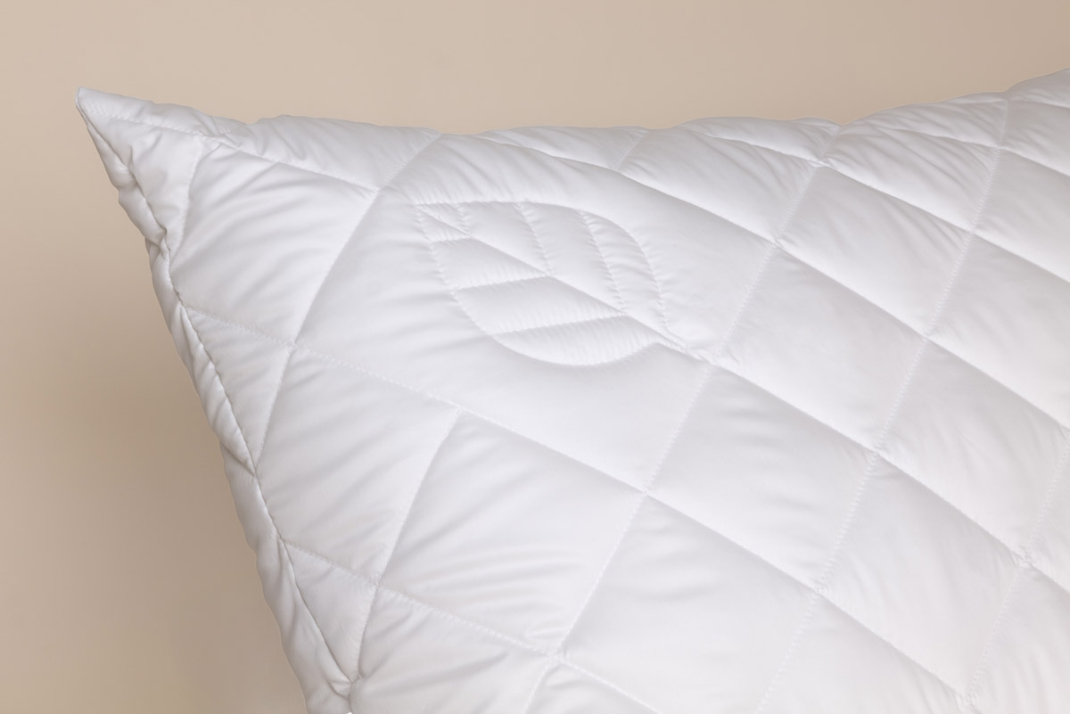 Detail prošití a tkaniny TENCEL polštáře Every