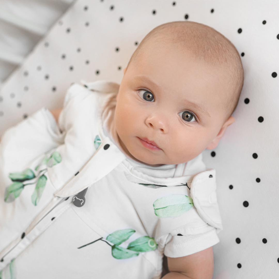 Bezpečný spánok bábätiek alebo čo do detskej postieľky nepatrí