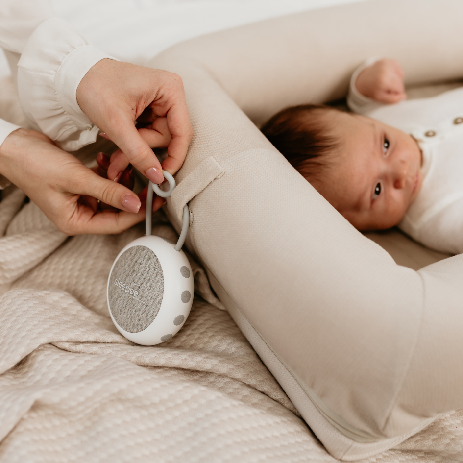 Proč miminka milují zvuk vysavače a fénu? Objevte kouzlo „bílého šumu“