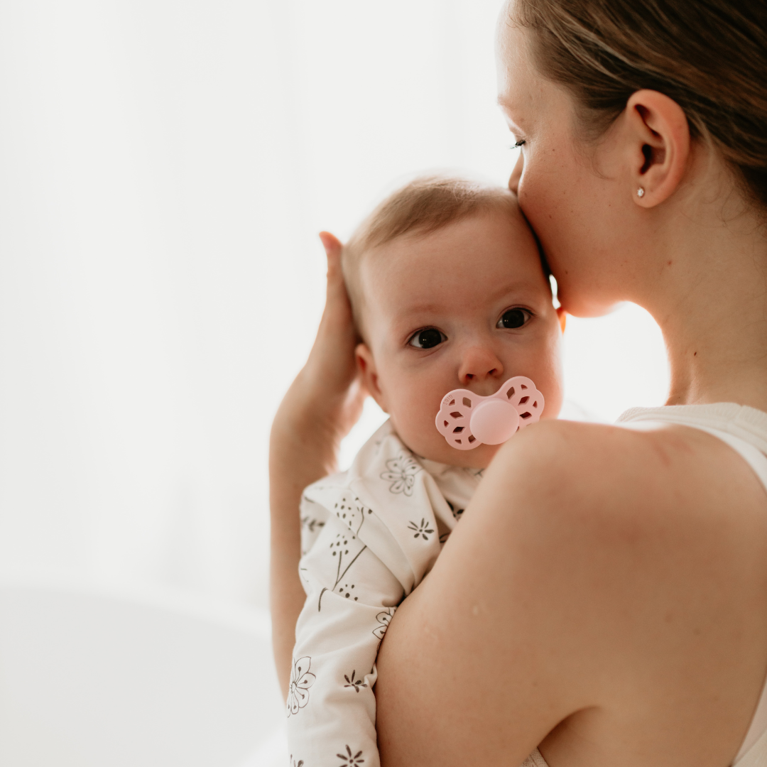 Proč některé maminky nemohou „vypnout hlavu“ a jsou pořád ve střehu?
