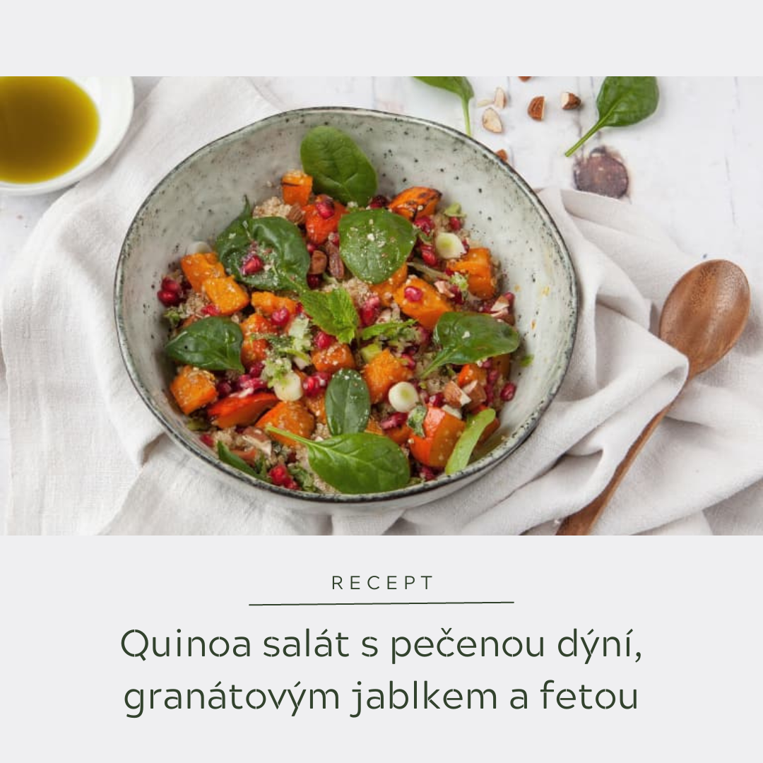 Quinoa salát s pečenou dýní, granátovým jablkem a fetou